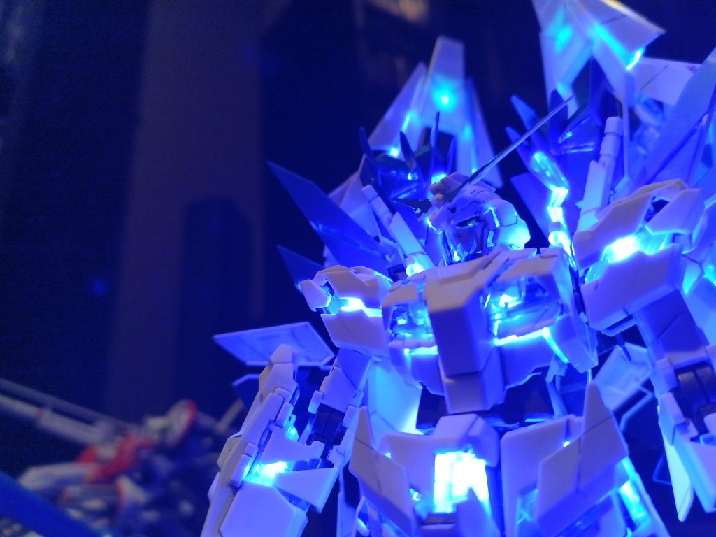 ひとつ残念なのはツインアイがクリアパーツじゃなかった事🤔