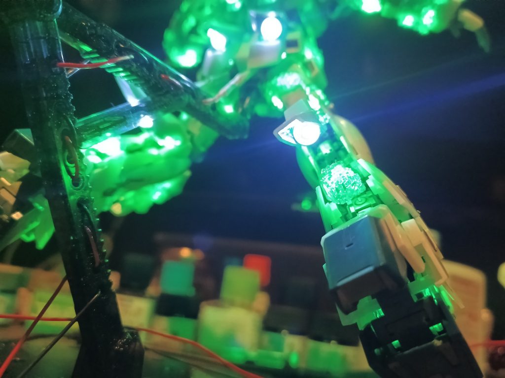 MG ユニコーンガンダム 光の結晶体 LED組込み–3枚目/制作者：福田　義康