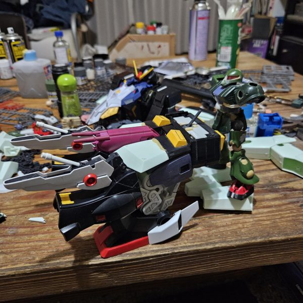 サイコガンダムを物凄くしていく予定😁大型ハンドとリフレクターインコムを装備マークⅢ並みに格闘をこなせる大型機を目指して…8/6下半身と上半身で別れたい、下半身はホバーでMSを牽引、搭載できる自走砲フォートレスボマー（3枚目）