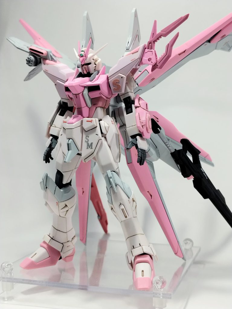 プロポーションの変更は無し、基本工作以外は、ほぼストレート組みです。ぶっちゃけ、キットの背中のデカ物見てやる気失せました。自分には、この手の物は、合わないかなぁ~。