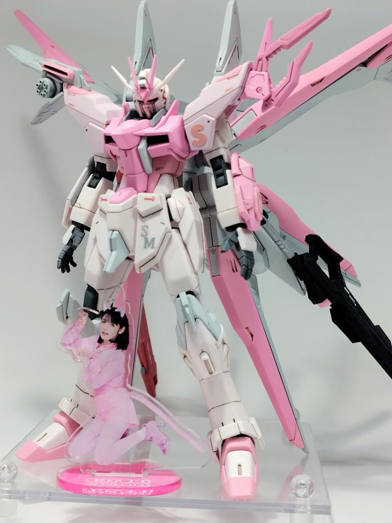 最後にアクスタといっしょに!今月の14日のライブを最後に芸能界を引退する、道重さゆみちゃんの引退記念作品です。モーニング娘。時代からのメンカラ〈ピンク〉で仕上げました。娘。時代からの推しでした。今までありがとう、そしてお疲れさま!