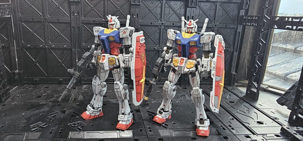 前回作った1号機との比較。今回は細かい塗り分けに重点を置いて作成しました。