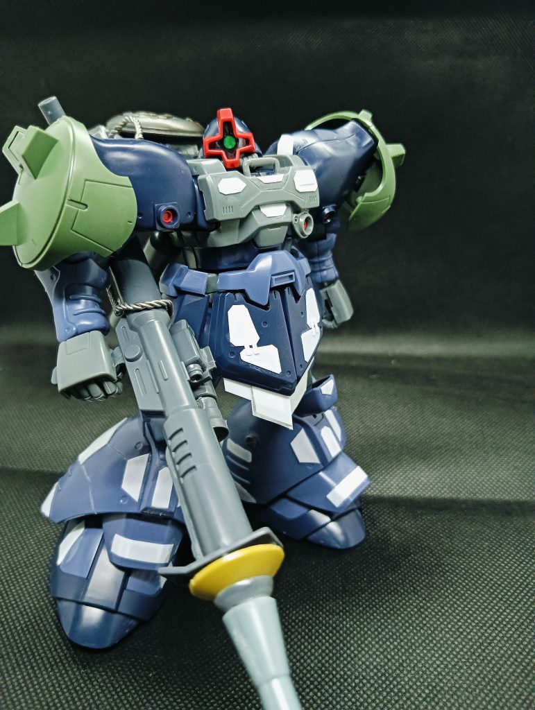 塗装前、肩とか腕の合わせ目が目立つので次回の改善点にしたいと思います。下手くそだけど見てくれてありがとうッ！