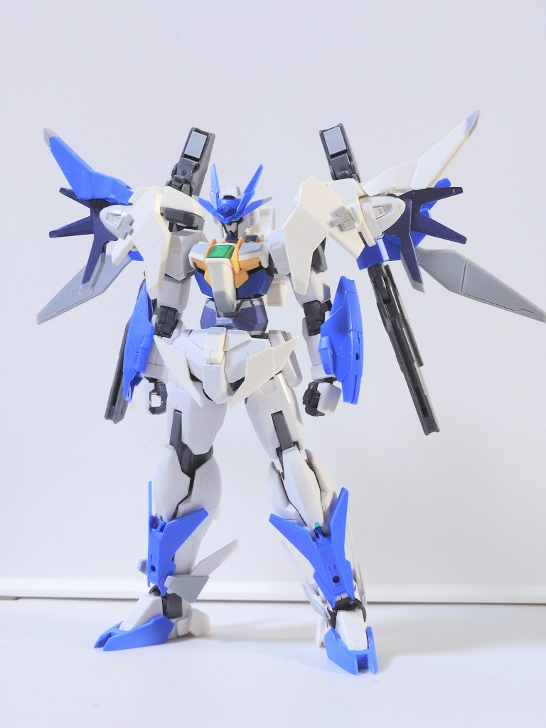 塗装前プロポーションは首1mm、上腕1mm、腹部4mm延長しています。その他胸部のボリュームアップ、ドライヴユニットの翼の延長、ウイングバインダーのスクラッチ、アンクルガードの形状変更などを行なっています。 