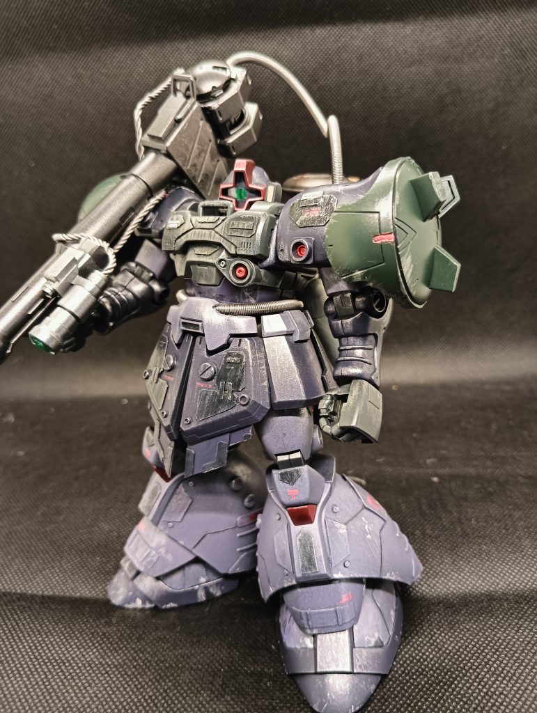 足回りのディティールアップはそれなりに上手くできました。キャンディ塗装した赤が目立ってて嬉しい。