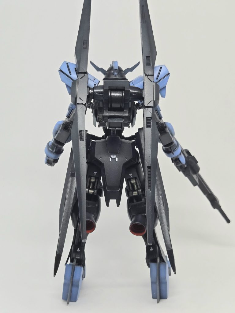 後ろ。ファンネルの取り付け工事に頭を悩ませた結果、初のマグネットを埋め込みました💦最初取り付け出来ないと思った時、死にかけました(笑)