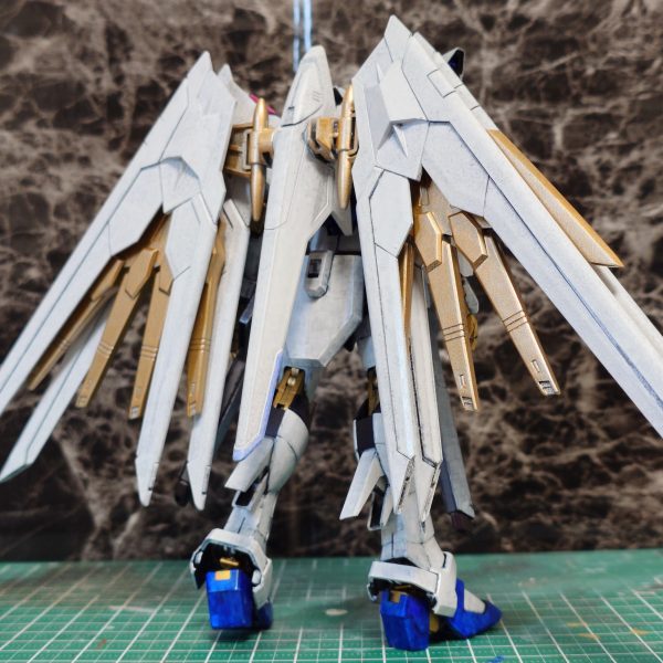 胴体等の色合いを悩んでいたけど、ようやく決定しました。完成まで後少し、のはず(gundam-kao10)（3枚目）