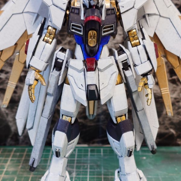 胴体等の色合いを悩んでいたけど、ようやく決定しました。完成まで後少し、のはず(gundam-kao10)（2枚目）