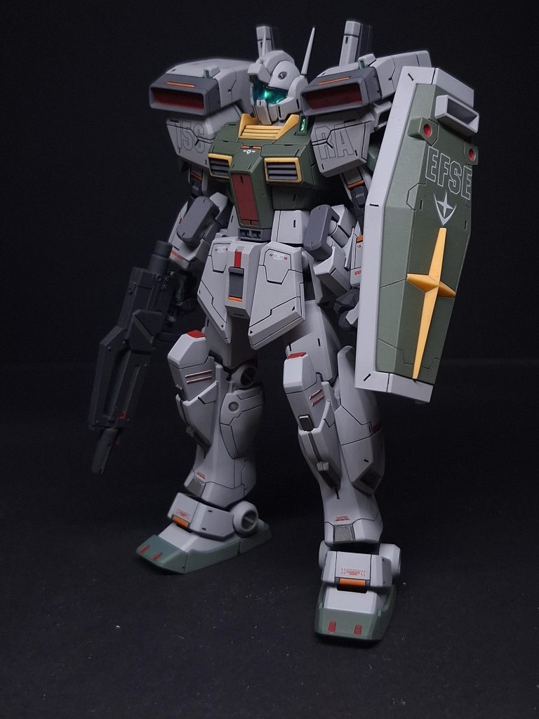 過去作の百式やガンダムmark2は一部パーツは塗っていませんでしたが今回のGMIII は完全に全パーツを塗装していますッ!!!!!!!!