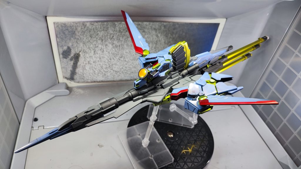 ゼウスシルエットのホワイト部は、キャンディホワイトにしたかったのですが、青みがかってしまいました。。まだまだ未熟です。。最初は嫌でしたが、段々気に入ってきてます。グレー、ブラックはつや消し、外装や内部フレーム、ゴールド部は光沢仕上げです。