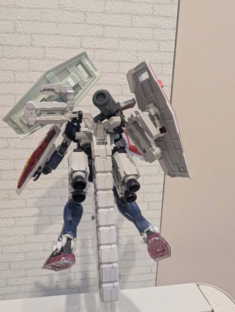 グラスフェザーの一部を使ってます。そこにシールド付けるか(gandam-hand2)ナイスアイディア(zaku-kao3)