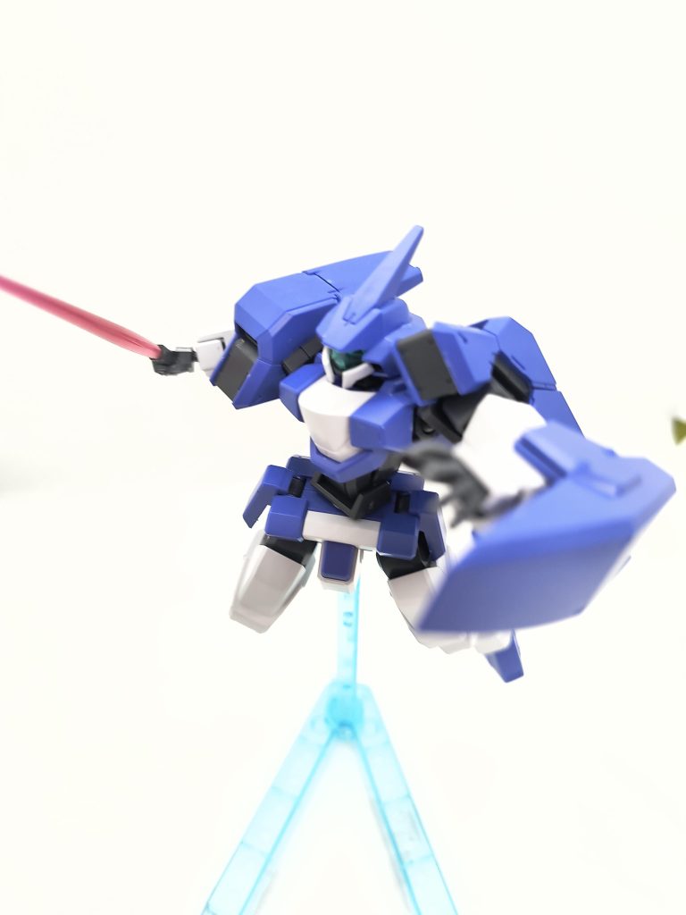 メイン写真にもしたカッコよすぎるビームサーベル抜刀。サーベル射出時のクルクル回転をバシッとキャッチして一気に刺すのがたまらないです