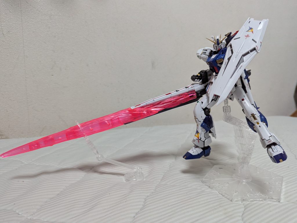 巨大ビームサーベルであってるんですかね？一様展開状態。