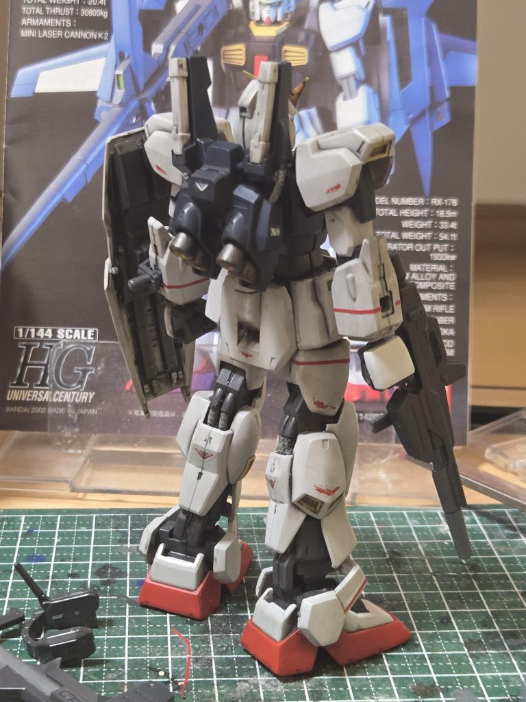 バーニアやパイプ等部分塗装合わせ目消しなんかはしませんよ(((^_^;)