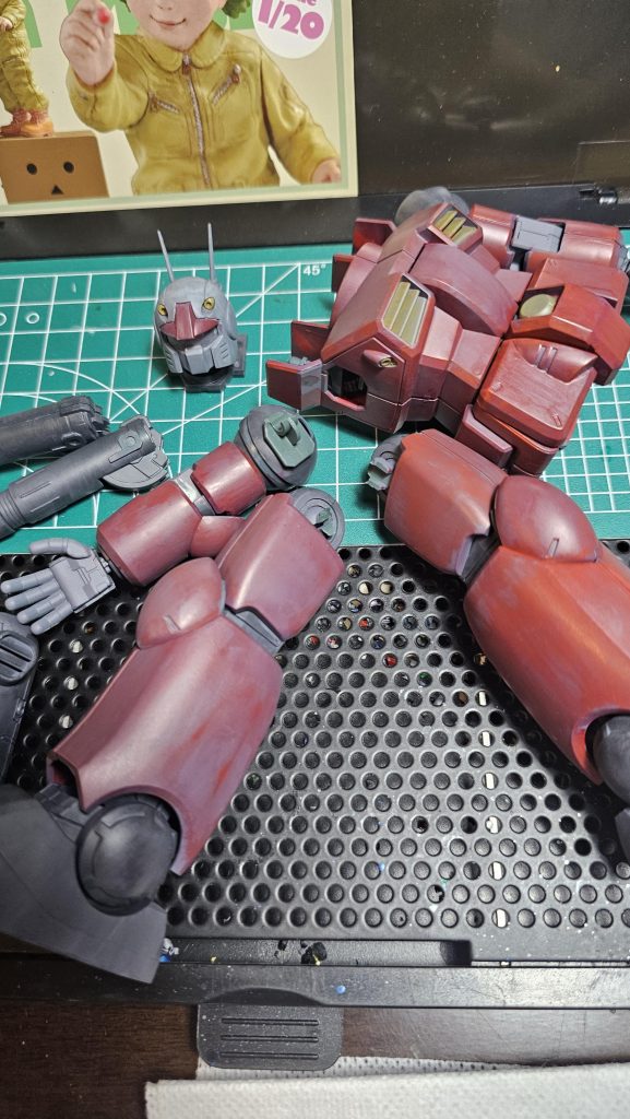 番外編2層目着手途中で三肢がバキバキに折れ崩れました😭そして私の心も折れました(笑)今後はどんなに安くても、箱ボロボロガンプラは遠慮します。良い学びになりました。このガンキャノンはいつかジオラマチャレンジでなんかしようと考えてます🙏