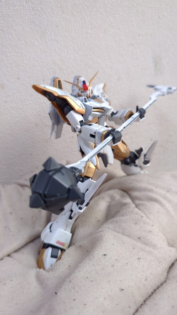 鎌の下に取り付けたオリジナル兵装モーニングスターです。