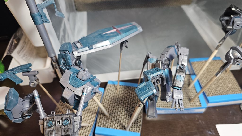 1層目は全てアクリジョンでメタリック系を使用しました。何故アクリジョンかというと、あまっていたからです💦