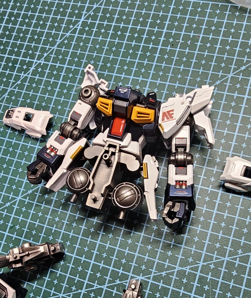 腕にシリンダー組み込んだら一気に連邦感増したので結果正解だったとおもいます。