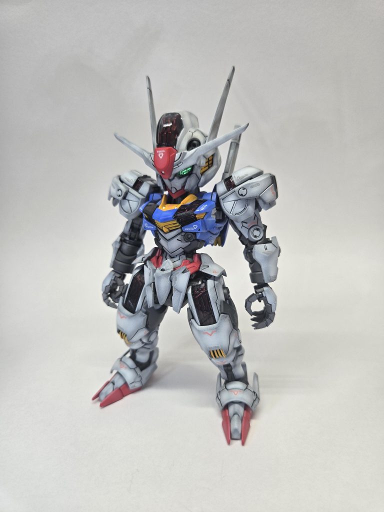 MGSDの目が二重構造になってるのがめっちゃかっこいい！白パーツと間接は黒立ち上げ　あとシルバーも↑他の色パーツは白立ち上げで塗ってます。オーバーコートはつや消しで！ 