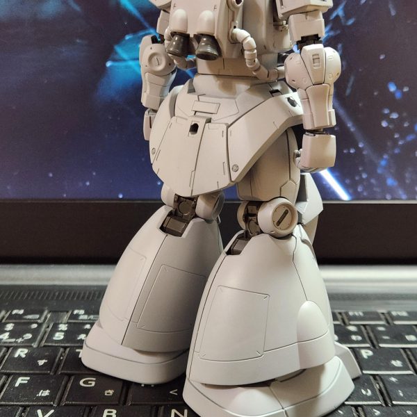 膝パーツ工作している時に両方割れてしまい、補修と修正に時間を取られましたが、膝別パーツ化出来たし、膝アーマー裏当ても作れ、結果的に良かったと思いました。それと差し替え用に胸部の形状違いで、もう一つボディを作っておきました。後日細かい修正をしようと思います。（3枚目）
