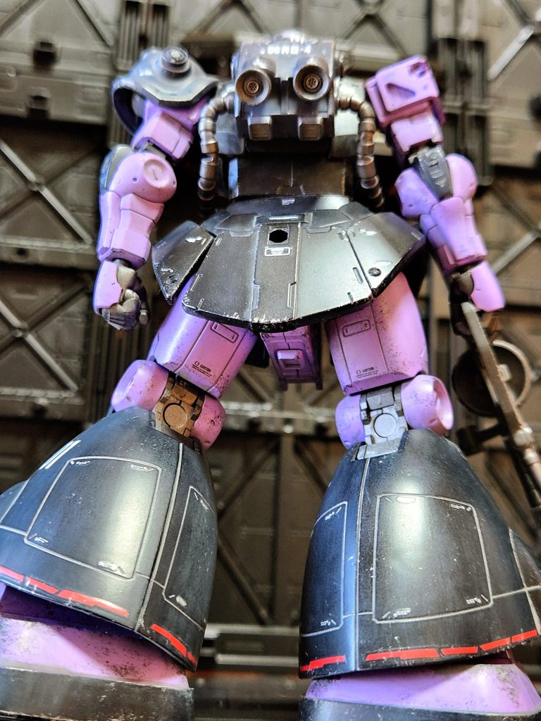 ミキシング、ディテールアップ、塗装、デカールまでは凄く気に入っていたのですが、試験型なのにウェザリングで派手に汚し部分を多くし過ぎました。暫く落ち込んでましたが、これも経験値になると思うので、戒めとして自室の目につく場所へ飾ります。