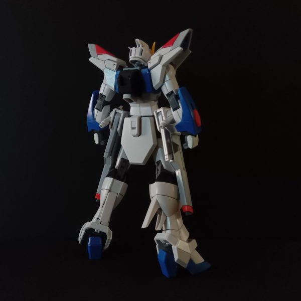 人生初のミキシング。オリジナルのフリーダムを製作中です(エアブラシが使えるようになったら塗装する予定です)。個人的には結構上手くいったのでは？と思っています。バックパックはまだ思案中です…。何かアドバイスとかあったら教えて頂きたいです。（2枚目）
