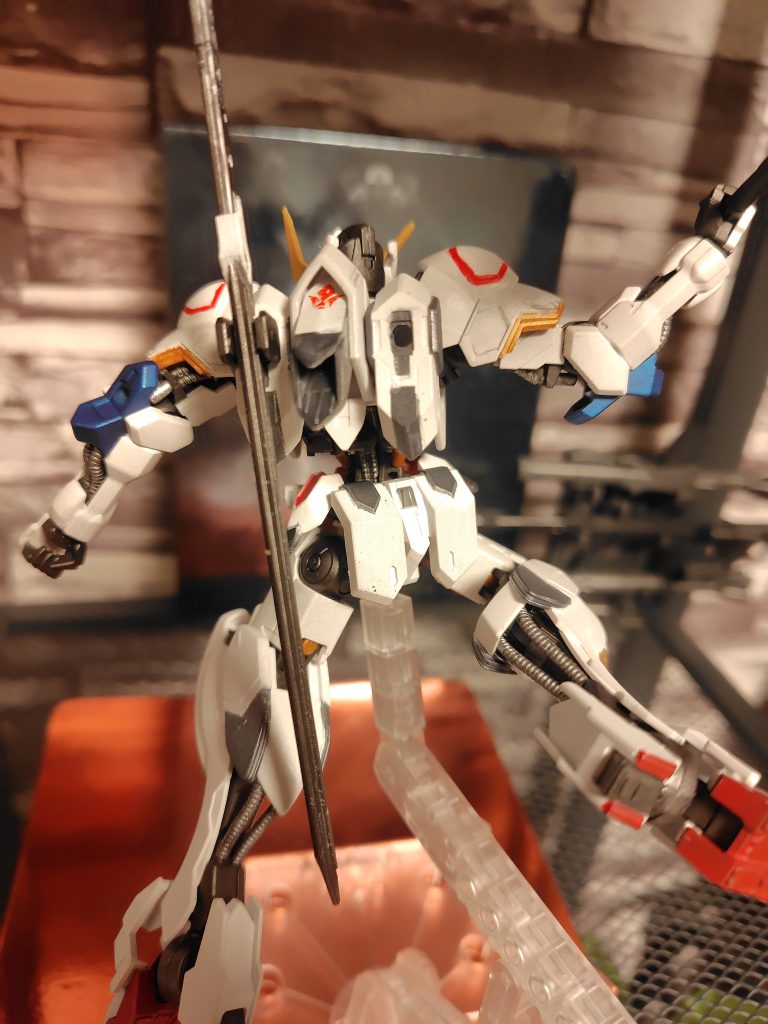 白い悪魔  バルバトス1/144–4枚目/制作者：M.Aznable