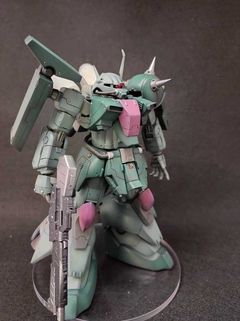 色を塗ってガイアのセミグロスクリアープレミアムを砂吹きした状態