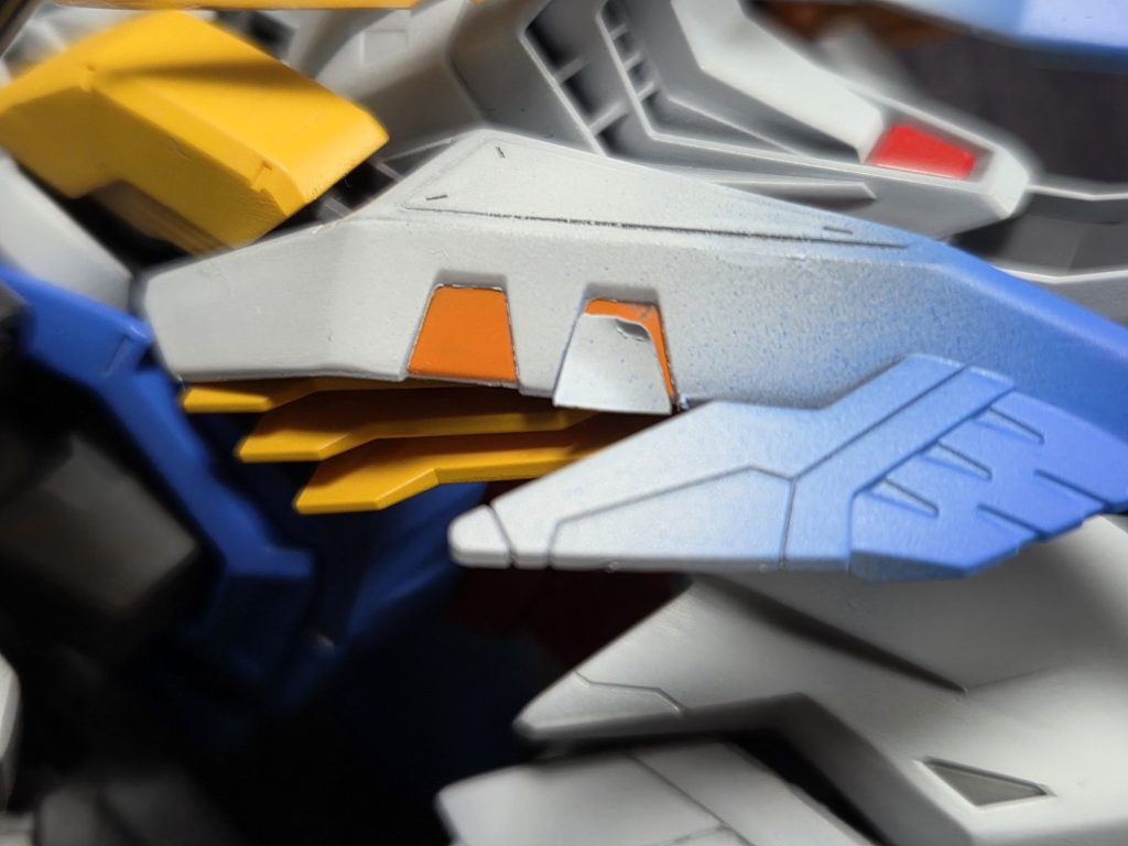 マスキング代わりに使ったホイルシール剥がすだけで、塗り分けはかどります