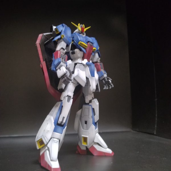 取り敢えず！ペース遅いですが組んでます！😄後武器などを組んだら組み上がるのですが、ちょい調子が良くないのでストップです！現在はハイライトでちょい白っぽく見えてますが！デカール、トップコートすれば気にならなくなるくらいの色に落ち着きます！😄私の使ってる溶剤がどれくらい色を散らすのか！これは何度と無く経験して覚えてるのでこれくらいのハイライトで大丈夫なんです！😀と、言う事で横になっちゃいます！😄（2枚目）