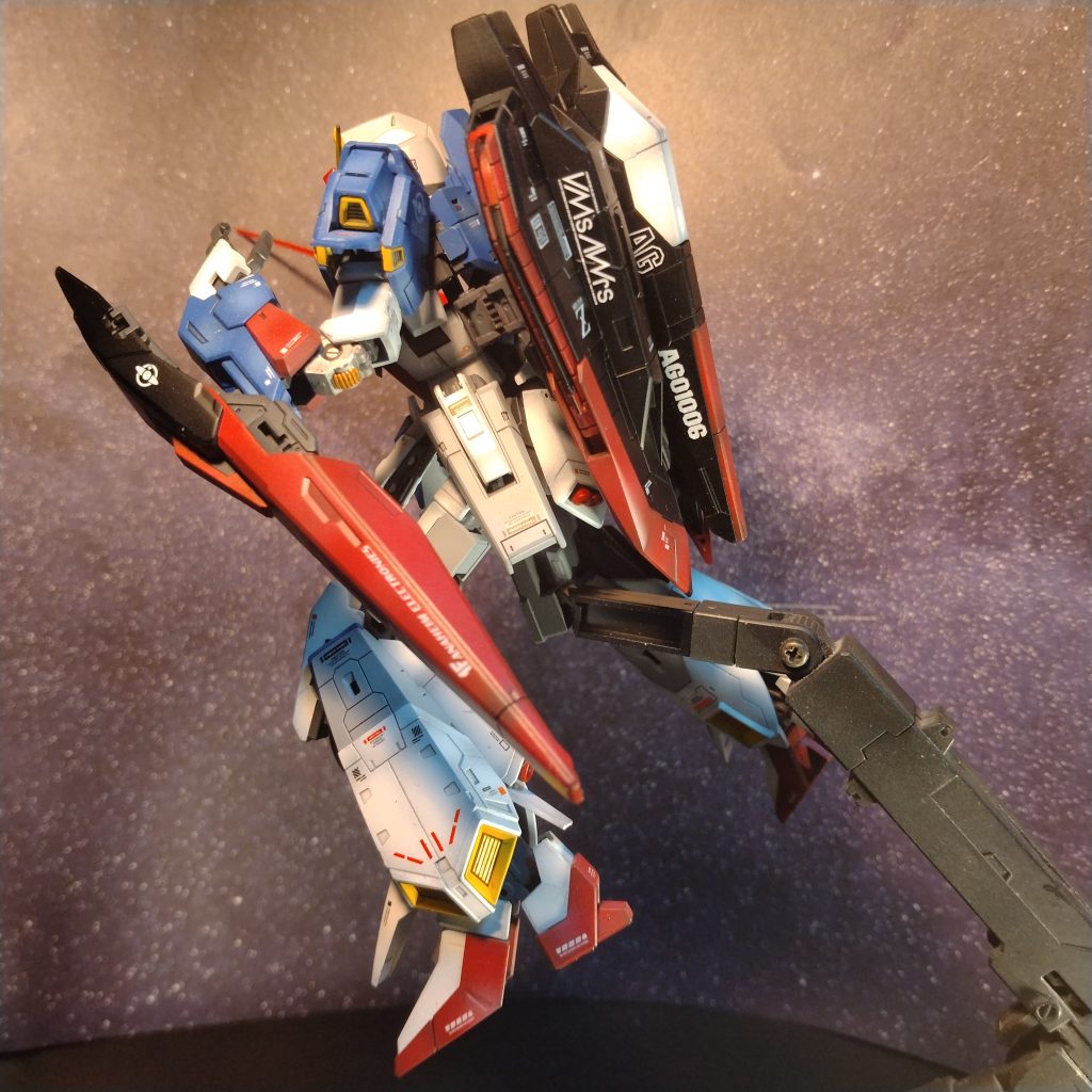 今回も背中部のウェイブライダーは前回のMGゼータ同様にブラックですが、ちょい濃ゆくしてます!😀