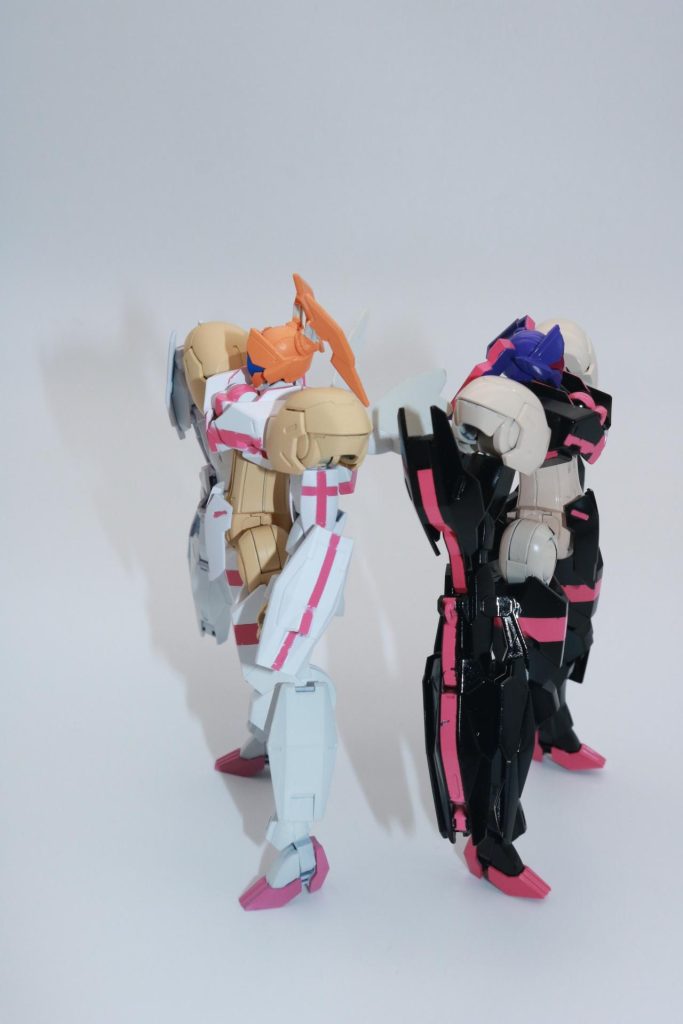 紫　　ガイアホワイト下地ミスターカラーパープルキャンディマゼンタ　　タミヤアルミシルバー→色の源マゼンタ　　黒　ガイアカラーEXブラックピンク　ブリリアントピンク肌色　ガイアホワイト下地にプラスチックフレッシュ　使用キットHGミカエリスツインテ　30mm オプションパーツセット01 腰アーマー 