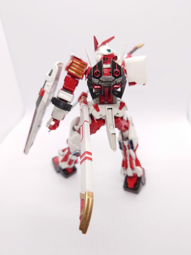 肩は中に金をあしらい