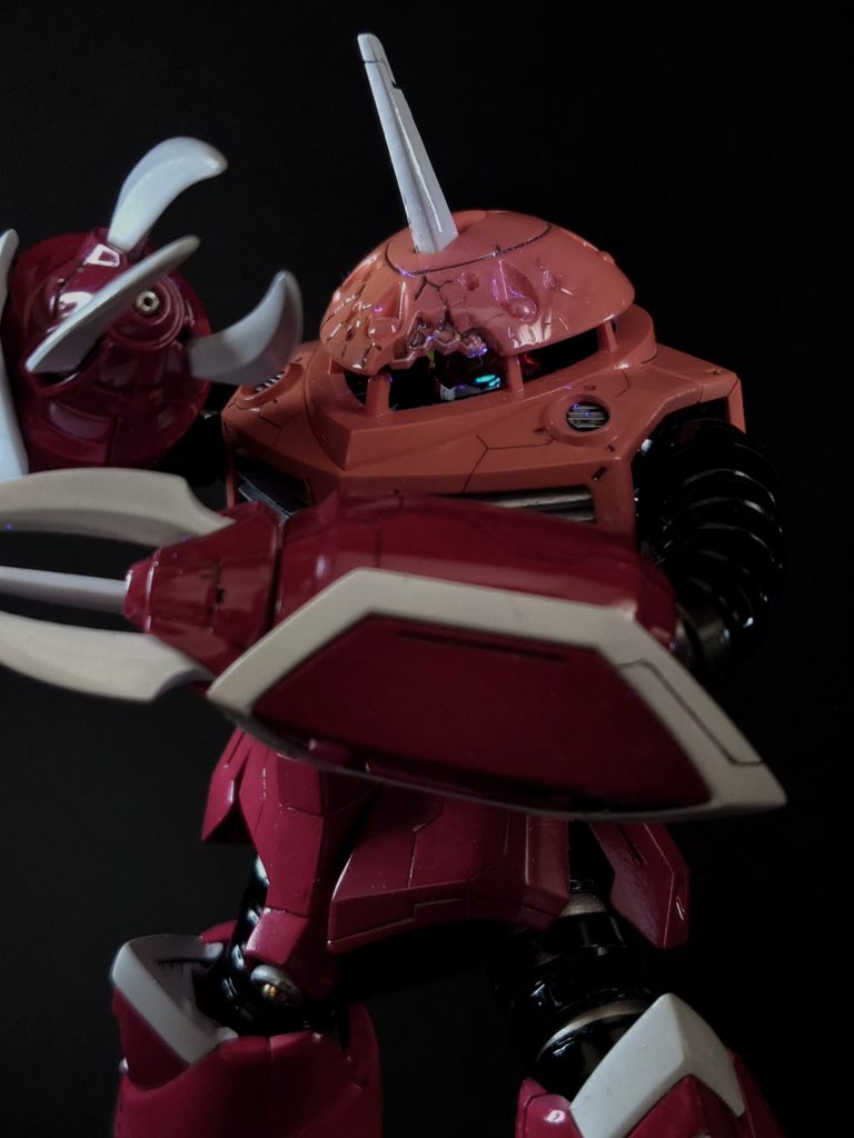 中の人もできる限り丁寧に塗装して目も光るように