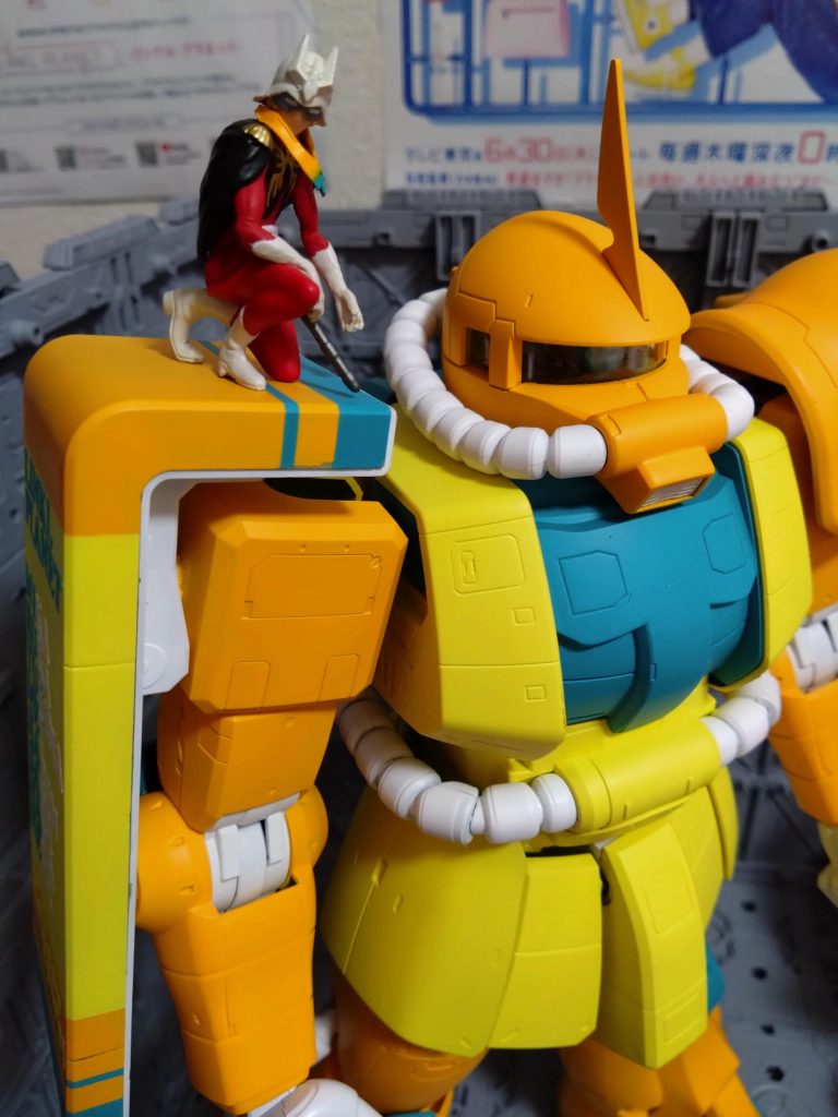 ヘリコプタオル1号機。シャア少佐はマグネットで付けてます。マフラー付属。