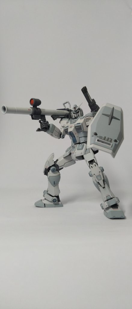 パッケージアートの逆持ちシールドいいですよね。テキトーに作っても、ガニ股でしっかり大地に立ちます。