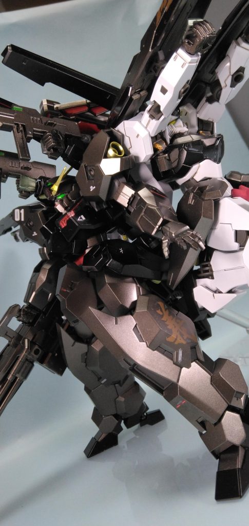 合体させるのに磁石とか仕込んでるけど、変形に関してはほとんど無改造だったりします。