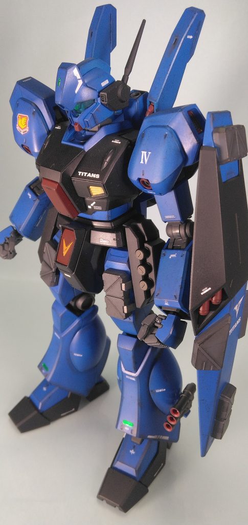 シールドと足に増加装甲。