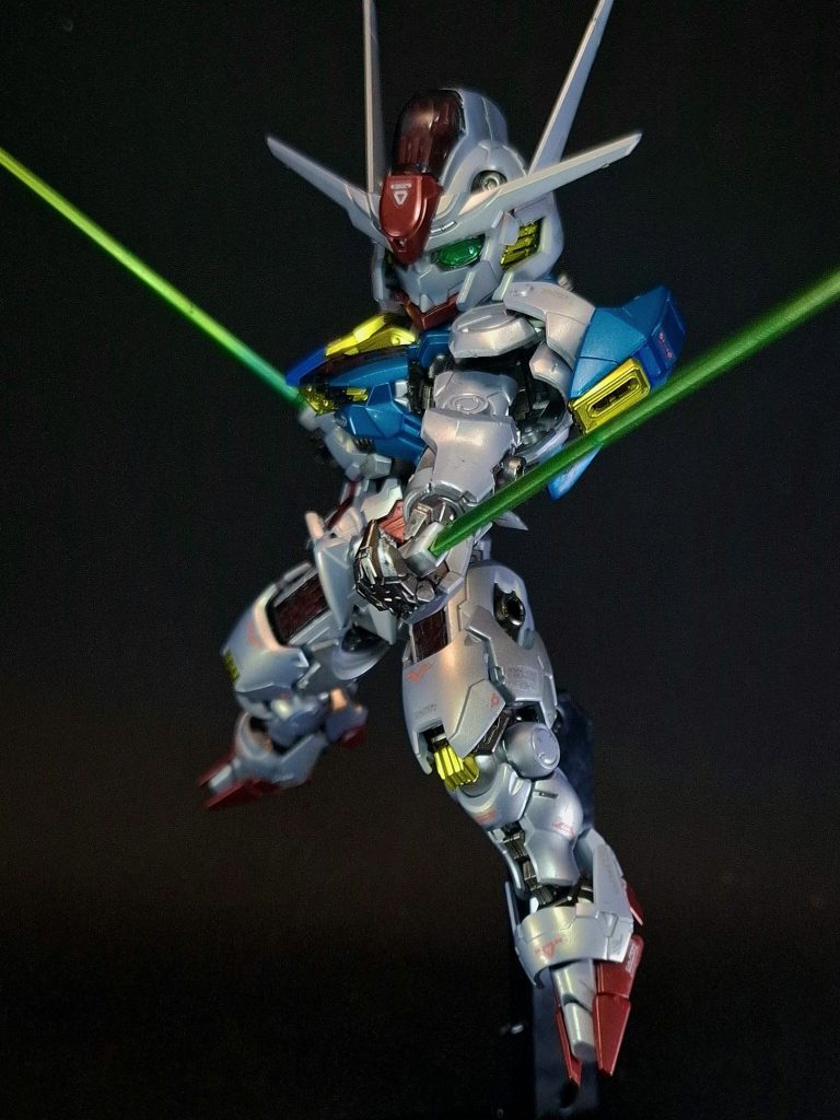 人体を模したジョイント（関節）をEMT（電動モーター）で駆動させる基本構造は他企業のMSと同じ既存の規格であり、一般のパイロットにも扱う事が出来る機体ではあるが、スレッタが搭乗した際には、GUNDフォーマットによる操縦反応速度の著しい向上や、空間認識能力の増大によるガンビットの運用など、従来のMSとは一線を画する性能を発揮する。