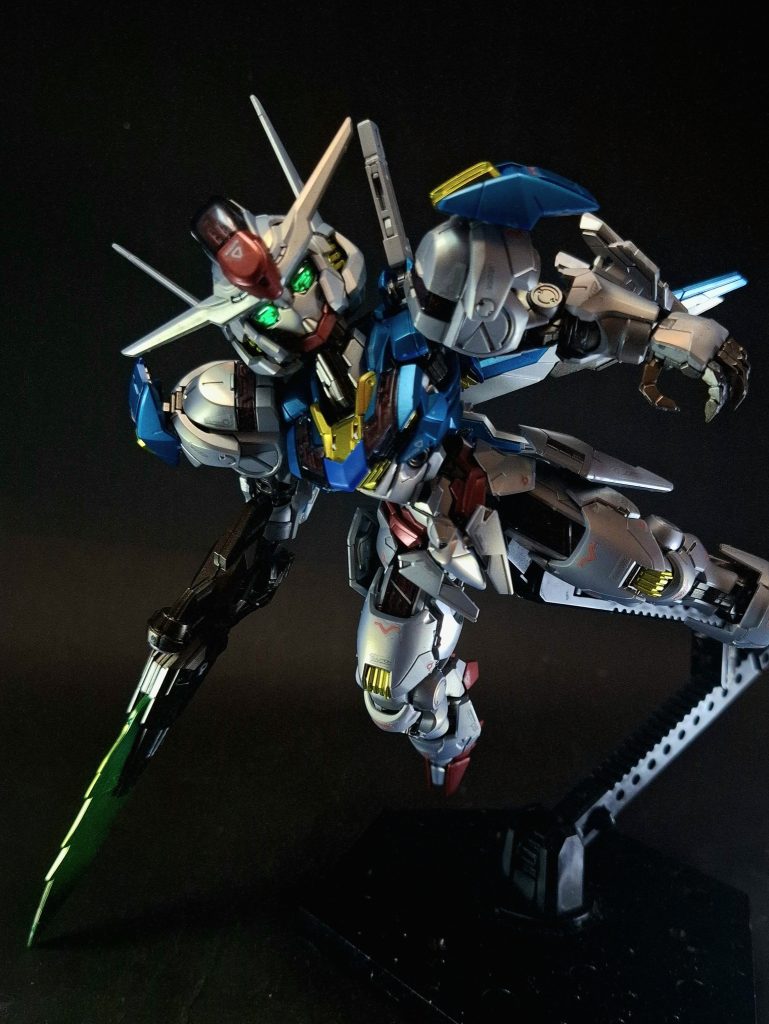 シェルユニット全身に配された制御端末。パイロットと機体の間で膨大な情報伝達と処理を可能とし、ガンビットを運用するなど、GUNDフォーマットの稼働レベル（パーメットスコア）が一定の強さにまで達した際にはこれが電子回路のようなパターンを描き発光する。ビットオンフォームビットステイヴを機体各所のハードポイントに接続した形態。ビット本体への電力・推進剤の急速補給を行う他、エアリアル自体にも機動力や防御力の性能向上をもたらす。