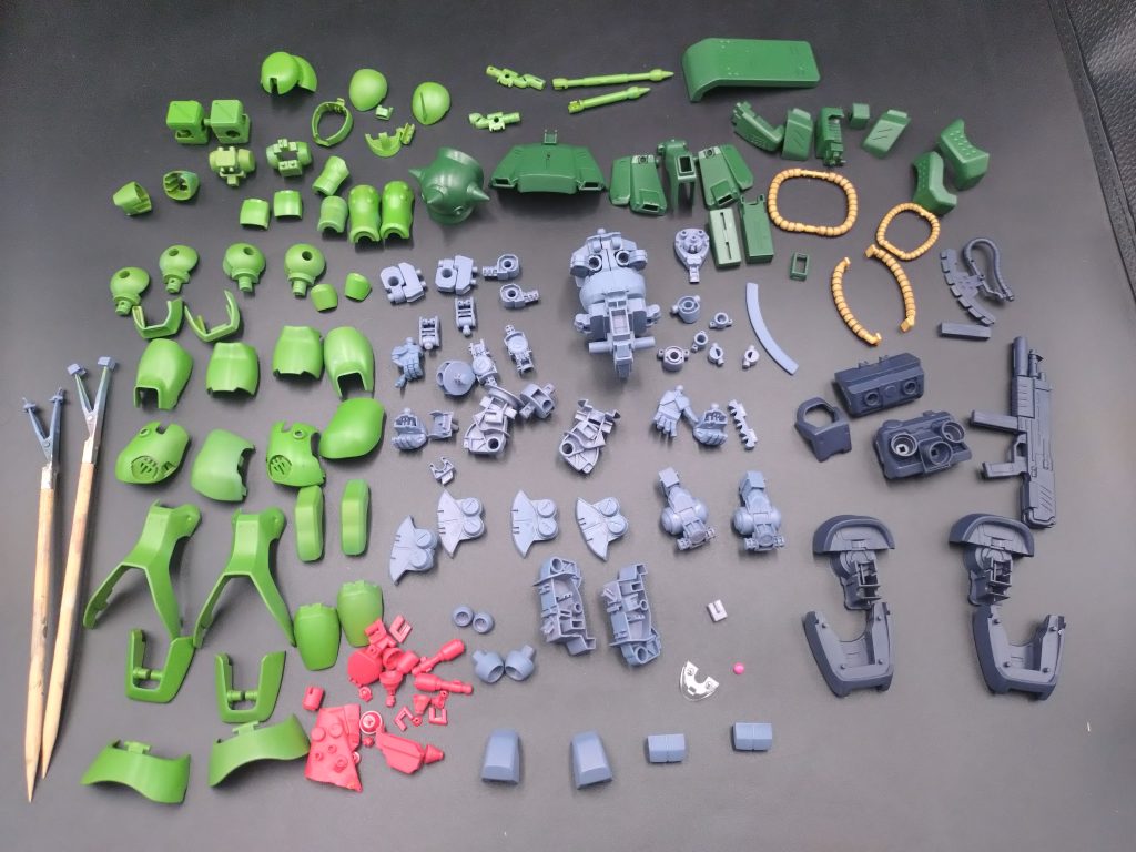 組み立て前。全パーツ塗布