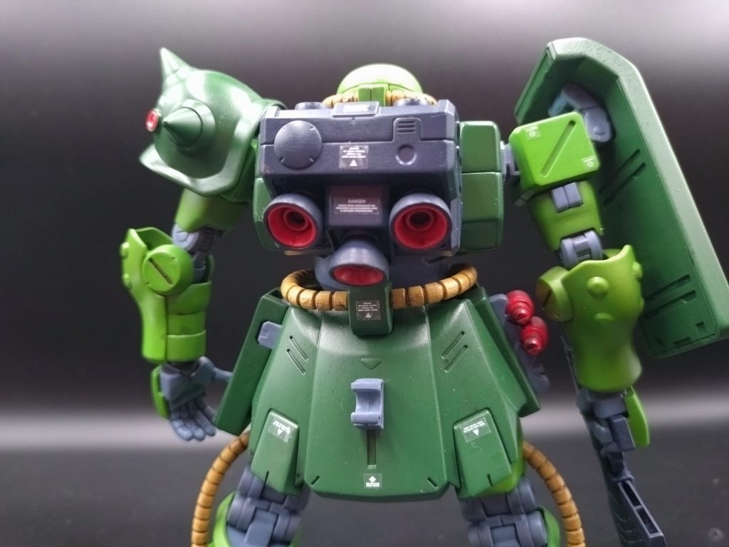 リアビュー細部。パーツ分割が恐ろしく優秀。