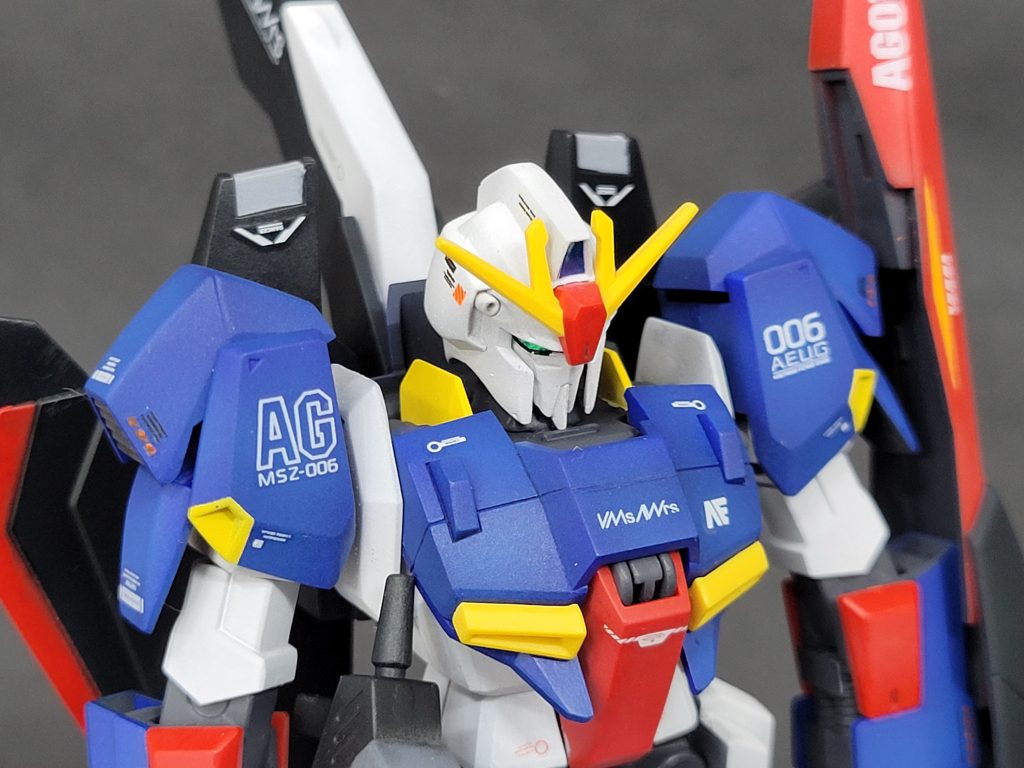 新HGUC よりもボリュームある、アニメに近い印象の一品。当初、少し色味を抑えていたのですが、黒と赤のコントラストがいまいちだったので、かなり濃いめに変更。もう少しグラデーションをハッキリさせても良かった様子。