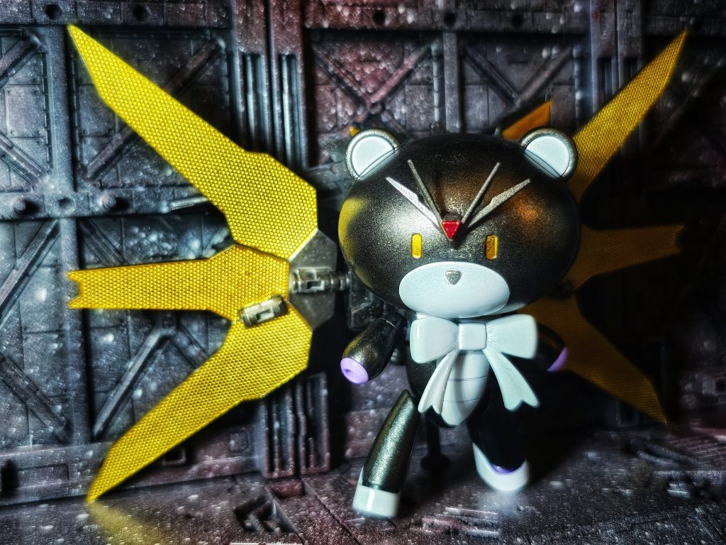 背中はガンダムダブルエックスのバックパックを取り付けられるようにしました。想像してたサイズよりリフレクターが大き過ぎて自立出来なくもないんですが、四点倒立状態になってます(制作するにあたって、前もって素組みしてから全体のバランスを考えたりすることの重要性を痛感しました😔)ノリでガチャガチャ造ってはくっつけてをしていて度々パーツは見失いかけたり塗装はみ出したりして直してまた汚れて叫んで半泣きになりつつまた直したり、、、(๑o̴̶̷᷄﹏o̴̶̷̥᷅๑)改めて皆さんの制作工程とか観たりすると、本当に高い技術と経験による作品なんだと思い尊敬しかありません👏👏👏( ᐛ )ワタシモソウナリタイナー