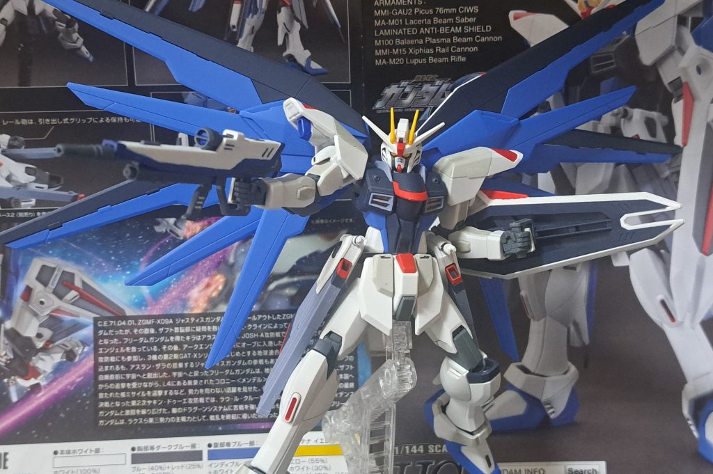 ファレホ筆塗りのお試しも兼ねて、RGのVer.GPCを参考に部分塗装しました。あとこっそり胸ダクトの奥をゴールドにしてみたり。安全フラッグはカットしてます。