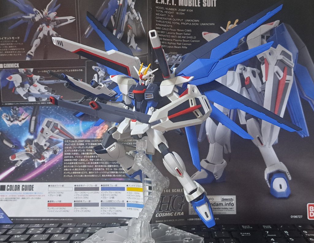 ファレホ筆塗り、アクリル筆塗り、ガンダムマーカーとMr.ウェザリングカラーでスミ入れ、エアブラシでダークトーンつや消ししました。