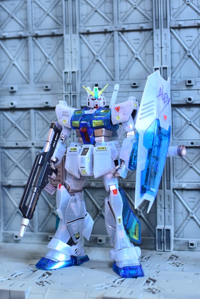 カメラアイは新荒烈駆主オマージュでピンクに(gandam-hand1)水転写デカールはver.2.0の物ではない旧マスターグレードの物を使用しました。そもそもver.2.0専用があるのかも知りませんが、十分対応可能でした。