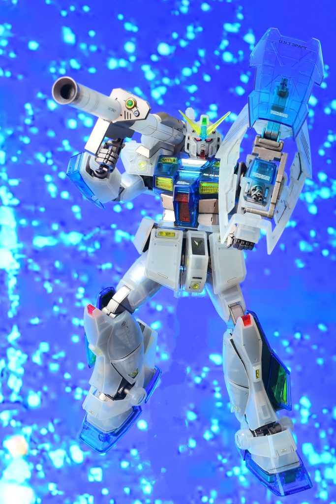 アレックスと言えば腕部ガトリングです。マスターグレードver.2.0のシールド開閉ギミックは良いですね。