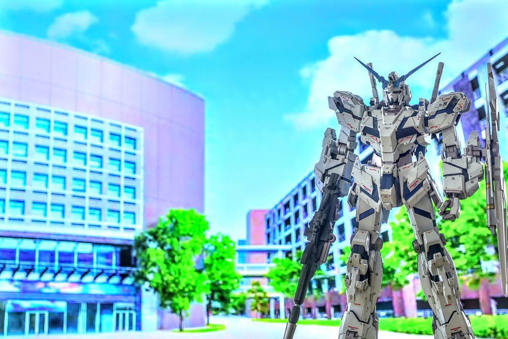 実物大νガンダム立像風に三井ショッピングパークららぽーと福岡前に配備。