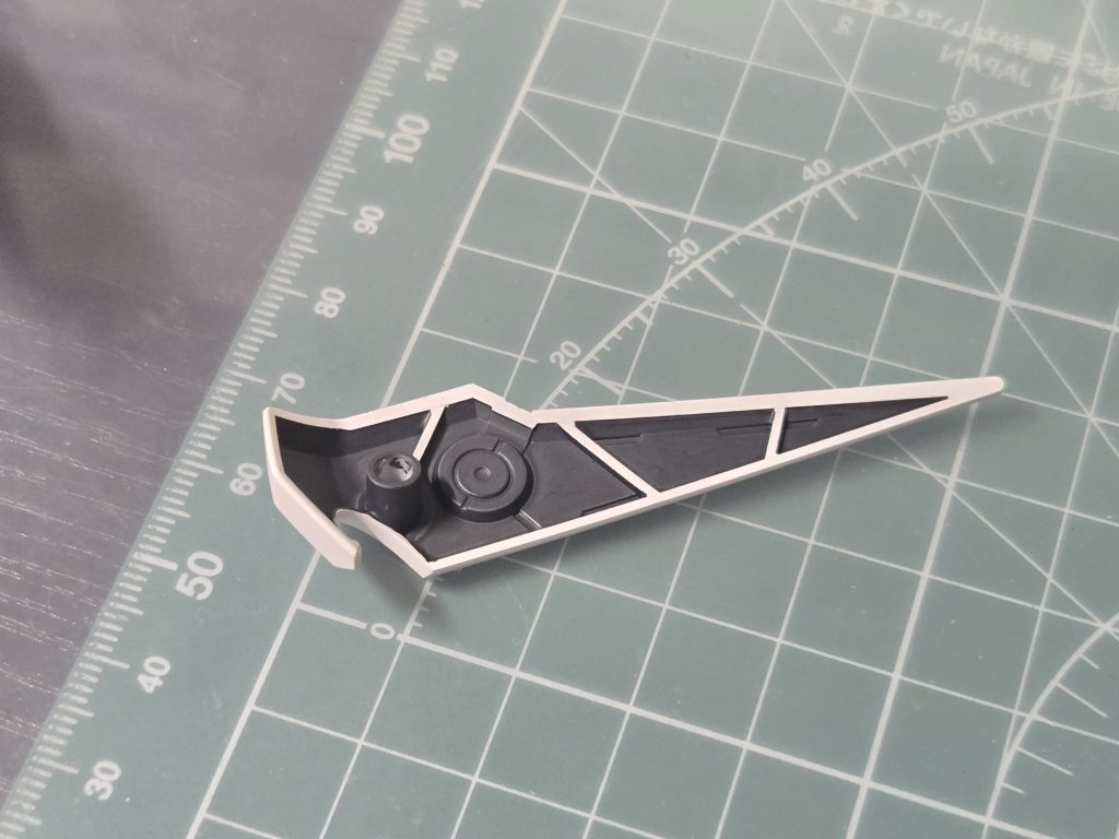 裏側塗るの楽しいですね。でも筆塗りはまだまだ練習が必要です